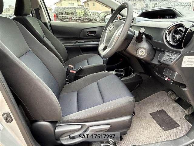 Toyota AQUA 2017-03 260477-15