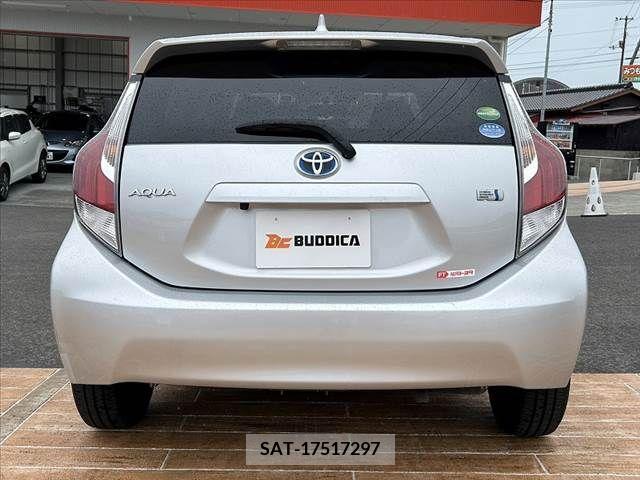 Toyota AQUA 2017-03 260477-13