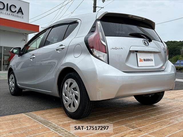 Toyota AQUA 2017-03 260477-12