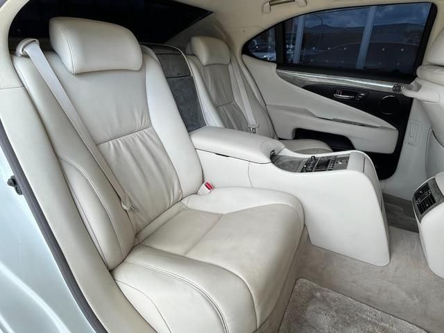 Lexus LS 2011-03 184668-13