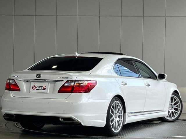 Lexus LS 2011-03 184668-1