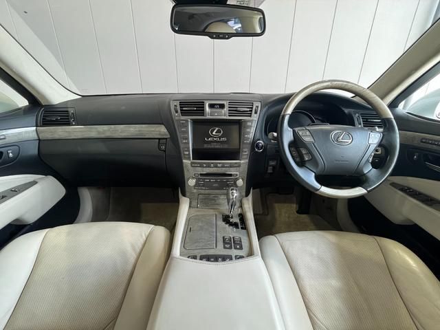 Lexus LS 2011-03 184668-7