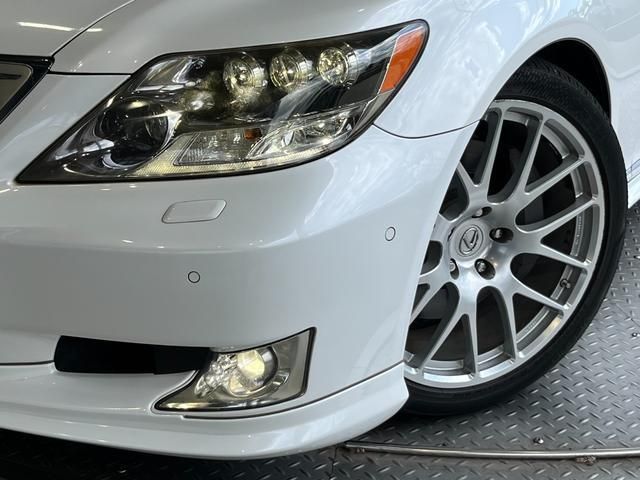 Lexus LS 2011-03 184668-2