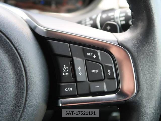 Jaguar E-PACE 2019-03 233510-4