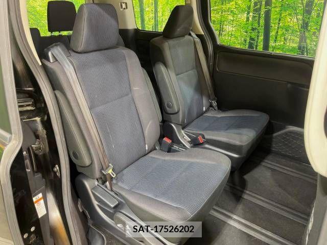 Toyota VOXY 2016-02 394952-9