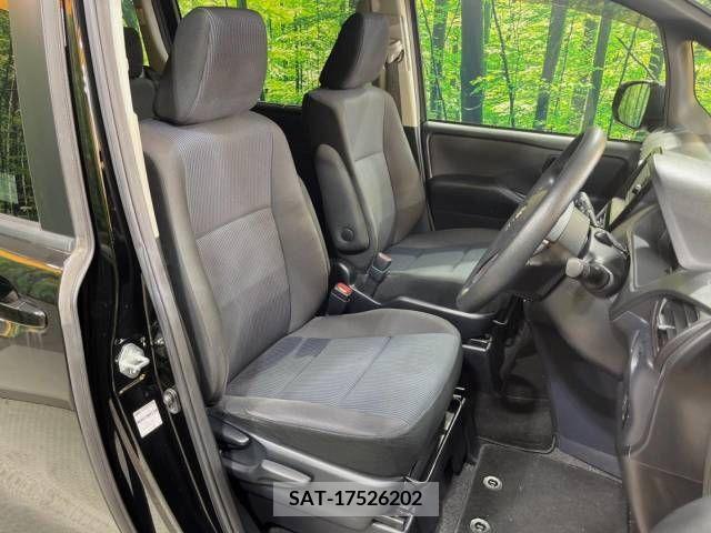 Toyota VOXY 2016-02 394952-8