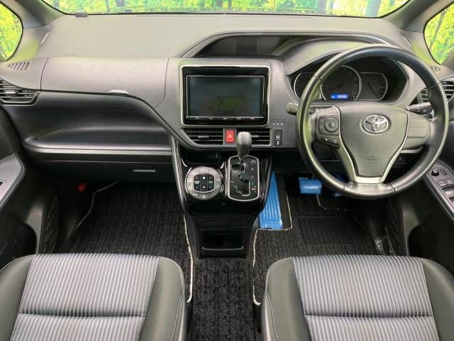 Toyota VOXY 2017-05 192503-1