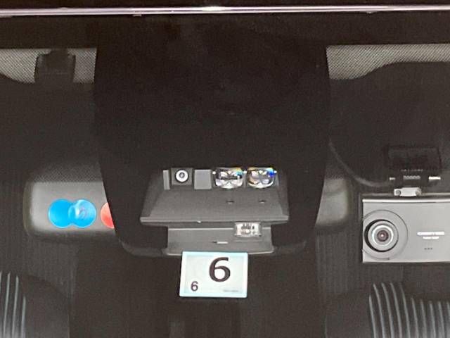 Toyota VOXY 2017-05 192503-4