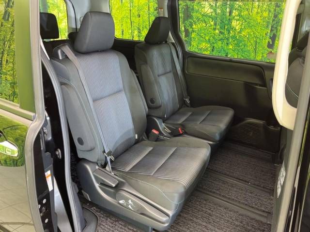 Toyota VOXY 2017-05 192503-9