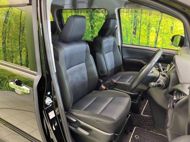 Toyota VOXY 2017-05 192503-8