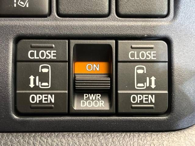 Toyota VOXY 2017-05 192503-3