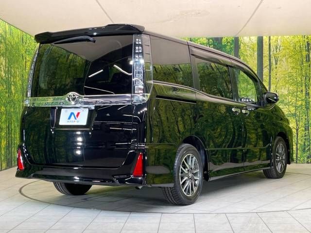 Toyota VOXY 2017-05 192503-18