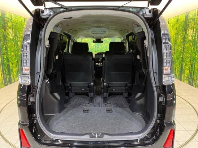 Toyota VOXY 2017-05 192503-11