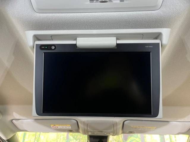 Toyota VOXY 2017-05 192503-2