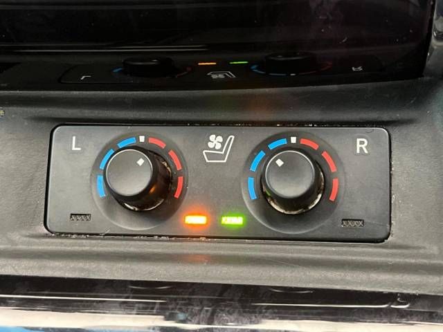 Toyota ALPHARD 2021-04 10688-7