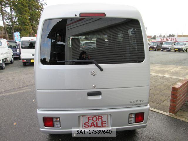 Suzuki EVERY 2012-07 214425-2