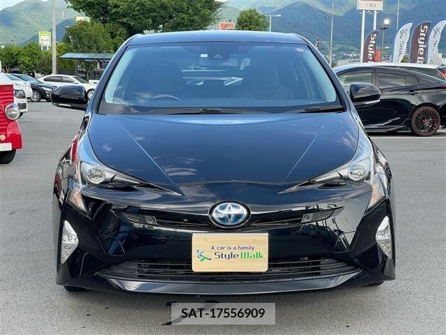 Toyota PRIUS 2018-02 377874-1