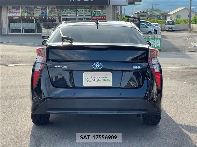 Toyota PRIUS 2018-02 377874-5