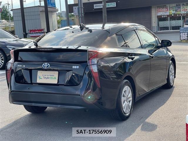 Toyota PRIUS 2018-02 377874-4