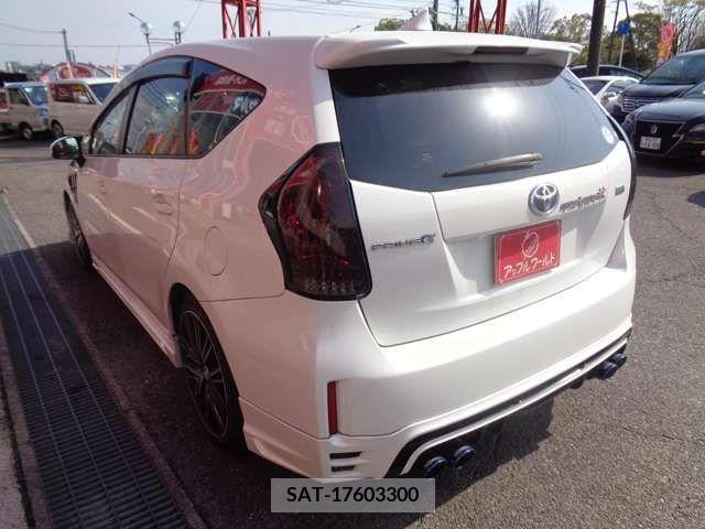Toyota PRIUS ALPHA 2014-02 282421-3