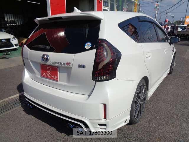 Toyota PRIUS ALPHA 2014-02 282421-1