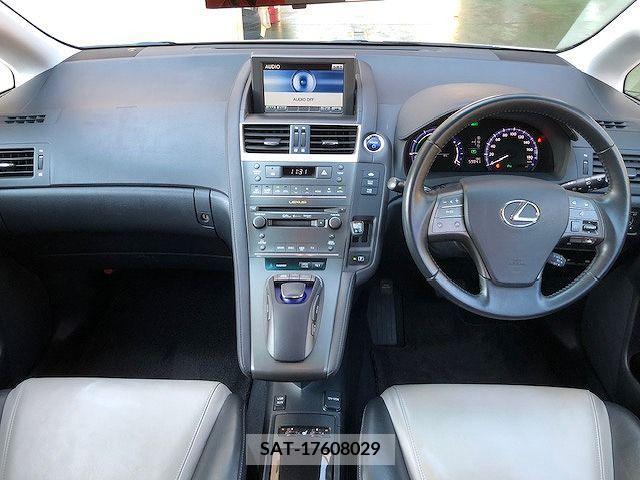Lexus HS 2011-11 210559-1