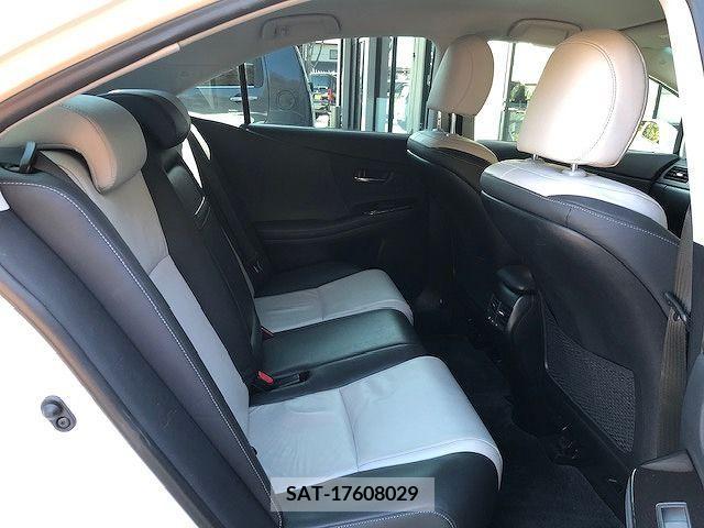 Lexus HS 2011-11 210559-3