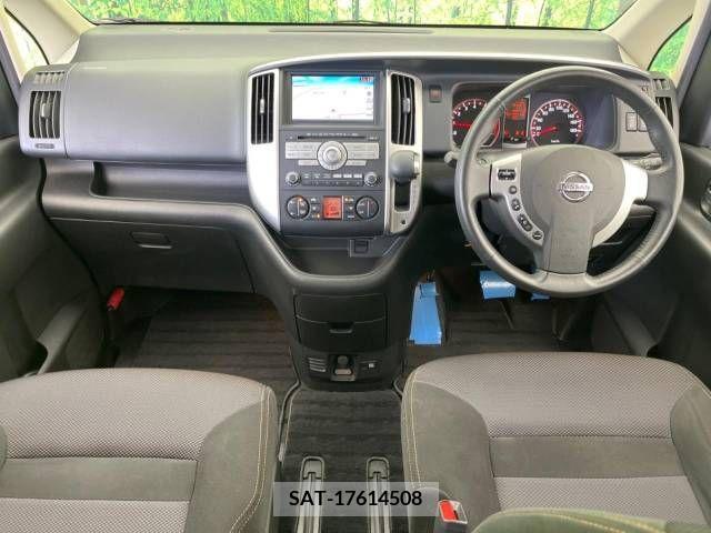 Nissan SERENA 2009-04 367652-1
