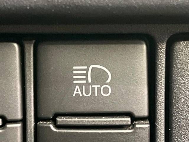 Toyota VOXY HYBRID 2019-01 193197-5