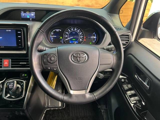 Toyota VOXY HYBRID 2019-01 193197-11