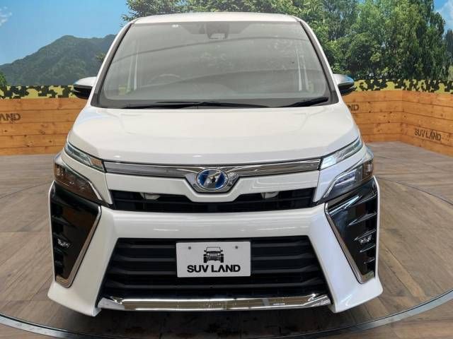 Toyota VOXY HYBRID 2019-01 193197-14