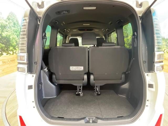 Toyota VOXY HYBRID 2019-01 193197-10