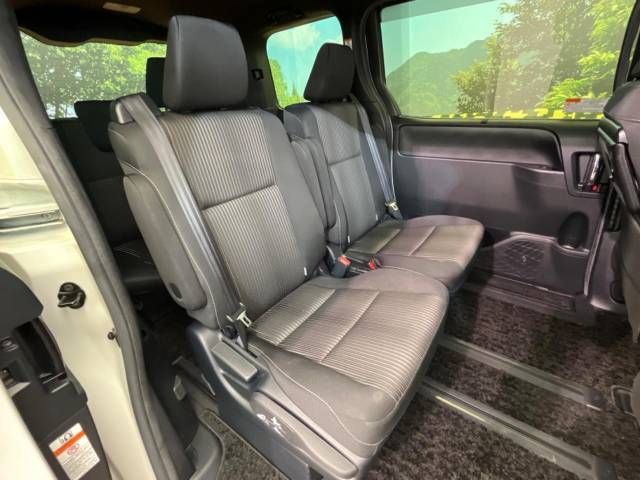 Toyota VOXY HYBRID 2019-01 193197-9