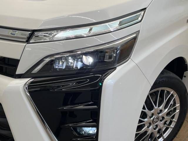 Toyota VOXY HYBRID 2019-01 193197-12