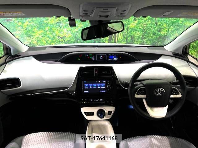 Toyota PRIUS 2018-02 366596-1