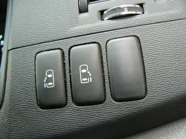 Toyota ISIS 2010-01 181843-10