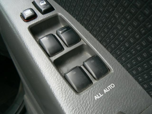 Toyota ISIS 2010-01 181843-19