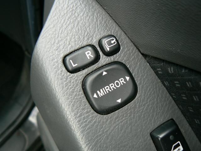 Toyota ISIS 2010-01 181843-17