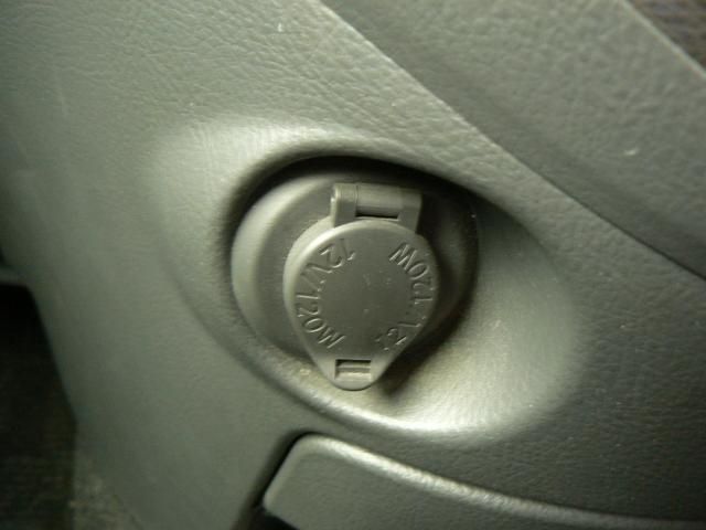 Toyota ISIS 2010-01 181843-14