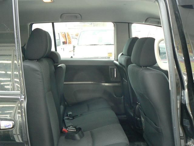 Toyota ISIS 2010-01 181843-6