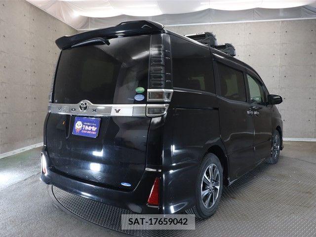 Toyota VOXY 2018-05 224496-1