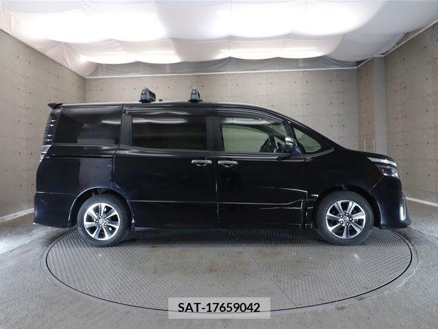 Toyota VOXY 2018-05 224496-22