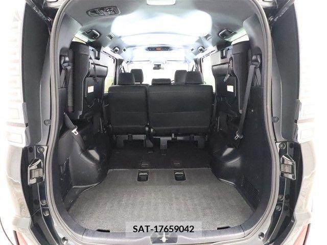 Toyota VOXY 2018-05 224496-8