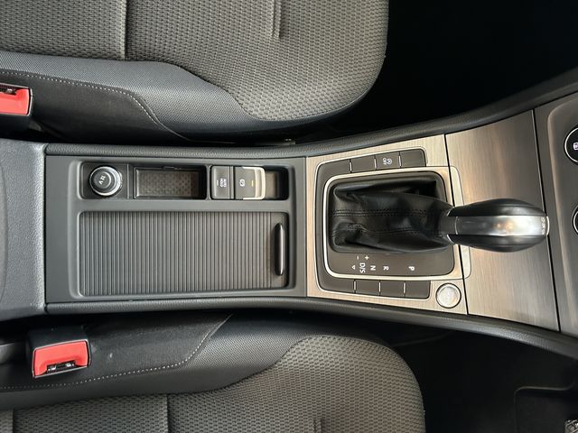 VolksWagen GOLF VARIANT 2016-11 24996-17