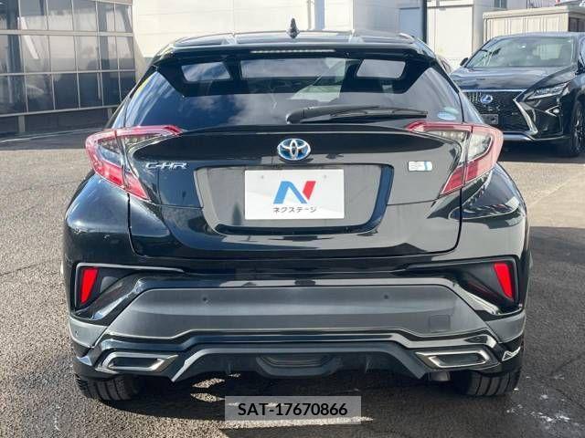 Toyota C-HR 2018-12 231457-16
