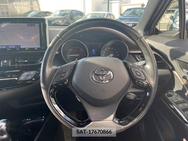 Toyota C-HR 2018-12 231457-12