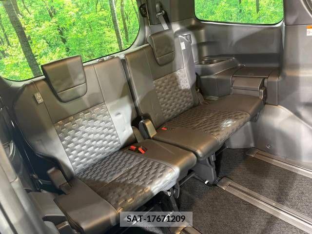 Toyota VOXY 2023-03 377826-10