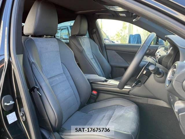 Lexus IS 2022-01 275393-8