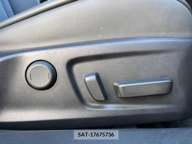 Lexus IS 2022-01 275393-6