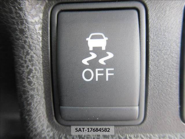 Nissan NOTE 2015-01 280103-12
